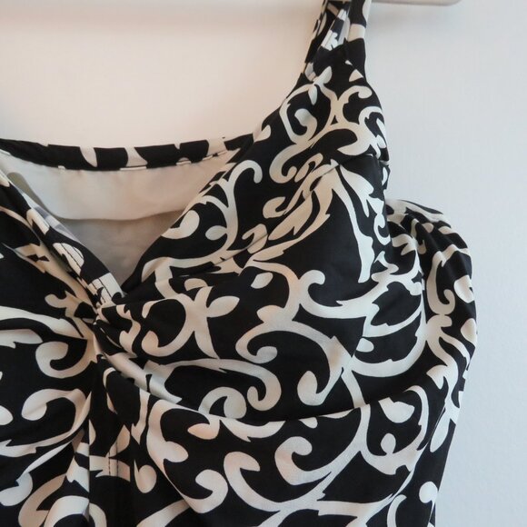 MIRACLESUIT Black and White Flyaway Swim Tankini in Love Scroll Knot - Size US 8 - Picture 5 of 13